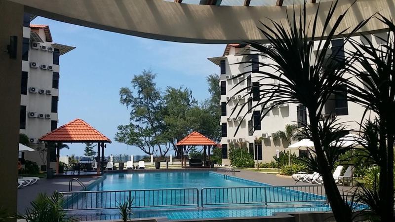 Samsuria Beach Apartment Resort تْشيراتينغ المظهر الخارجي الصورة